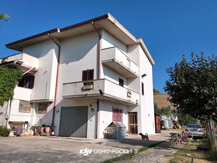 Casa con 7 locali in vendita in Contrada Crocifisso, Penne