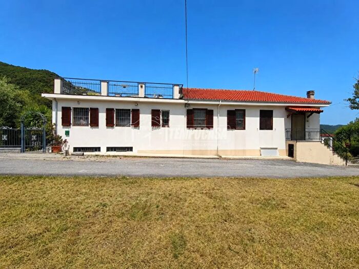 Casa con 6 locali in vendita in Località Tigorella, Andora