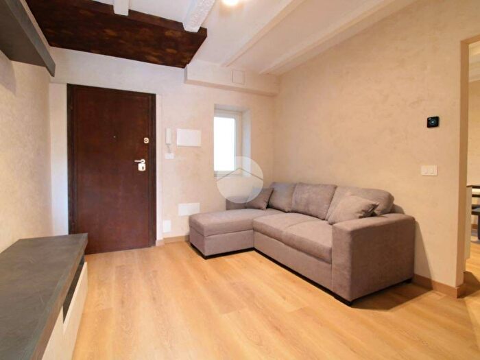 Appartamento trilocale in affitto in Veronetta, Verona