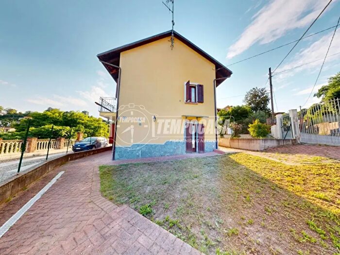 Casa quadrilocale in vendita in Strada Fontana Operti, Bra