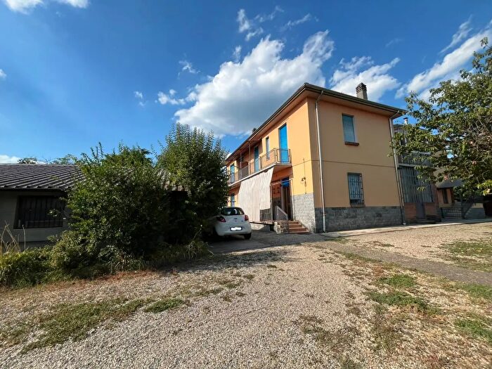 Casa con 20 locali in vendita in Località Valterza, Asti