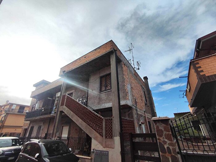 Appartamento trilocale in vendita in Via Luigi Settembrini, Guidonia Montecelio