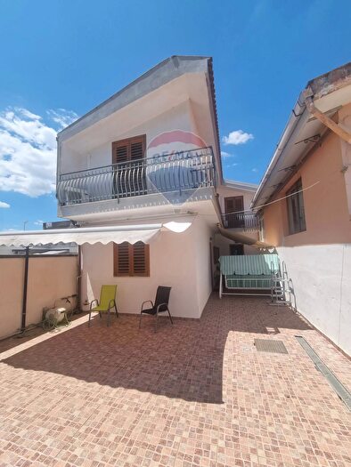 Casa con 5 locali in vendita in Via Pinzuto, Catania