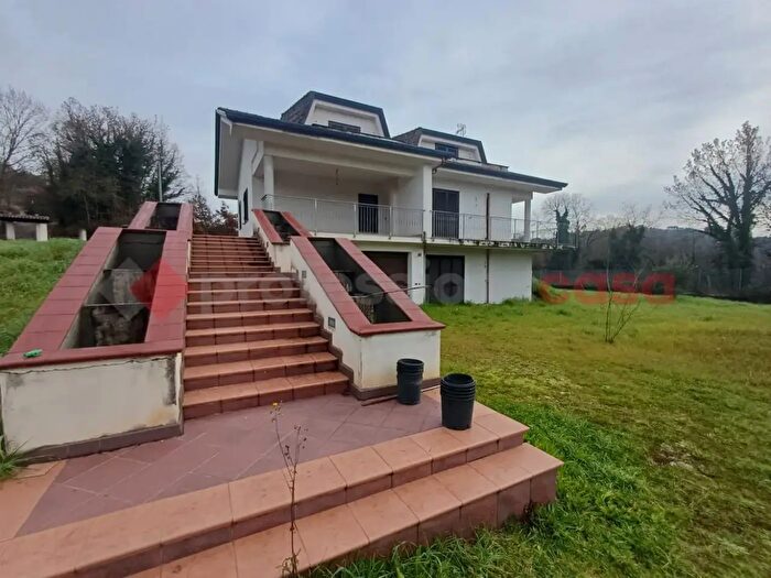 Appartamento con 5 locali in vendita in Via Le Prata, Strangolagalli