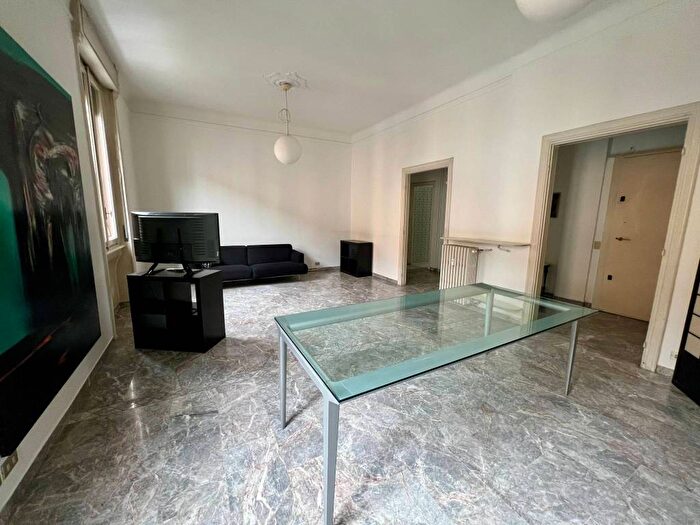 Appartamento trilocale in affitto in Via Soperga, Centrale, Milano