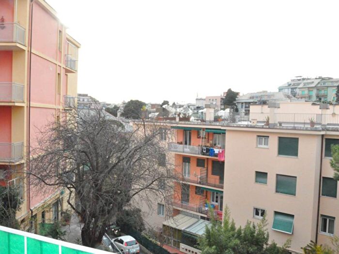 Appartamento trilocale in affitto in Sturla, Genova