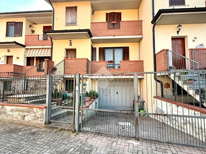 Casa quadrilocale in vendita in Via Giuseppe Garibaldi, Montodine