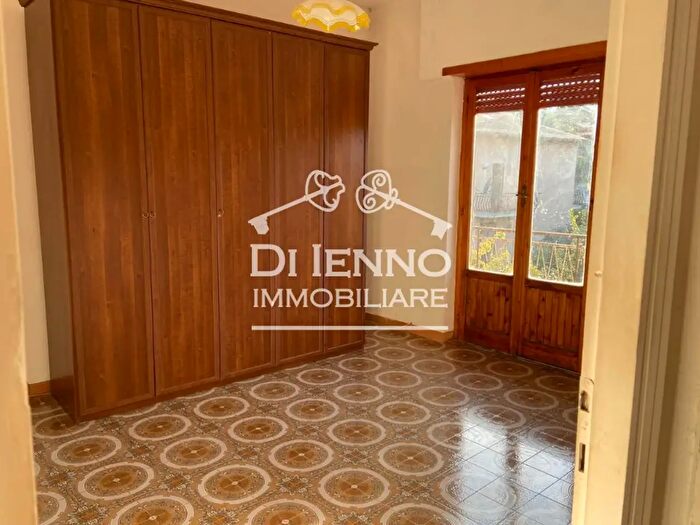 Appartamento trilocale in vendita in Via Pedrengo, Roma