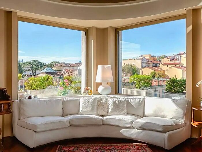 Appartamento con 5 locali in vendita in Firenze