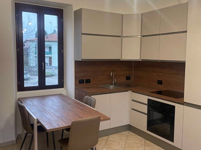 Appartamento bilocale in affitto in Drezzo, Colverde