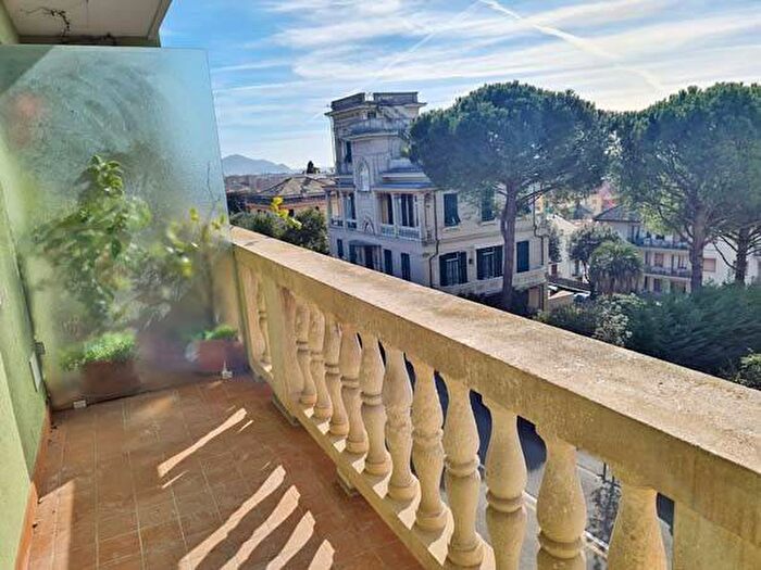 Appartamento con 5 locali in affitto in Viale Devoto, Stadio, Chiavari