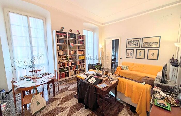 Appartamento con 5 locali in vendita in Via Gropallo, Genova