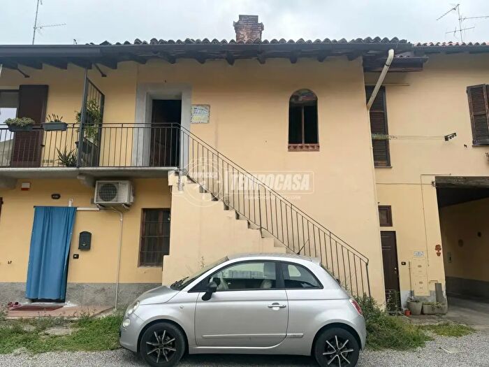 Appartamento bilocale in vendita in Via Nazario Sauro, Carate Brianza