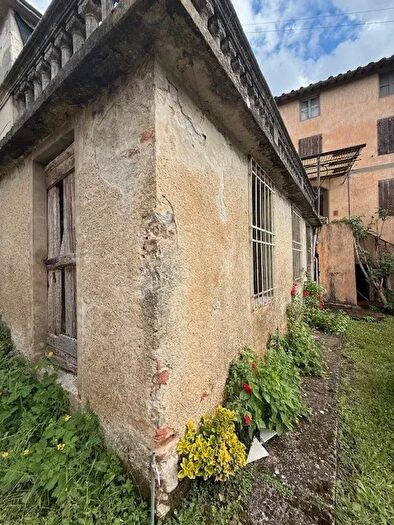 Casa con 11 locali in vendita in Camaiore