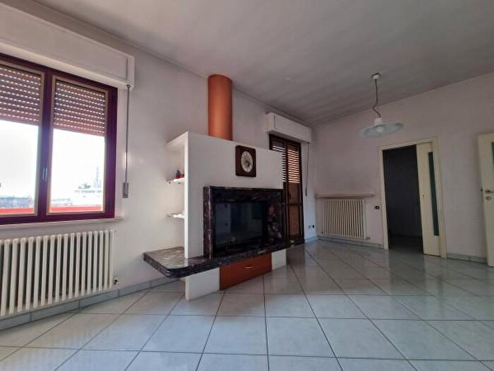 Appartamento con 6 locali in vendita in Via Donato Bramante, Macerata