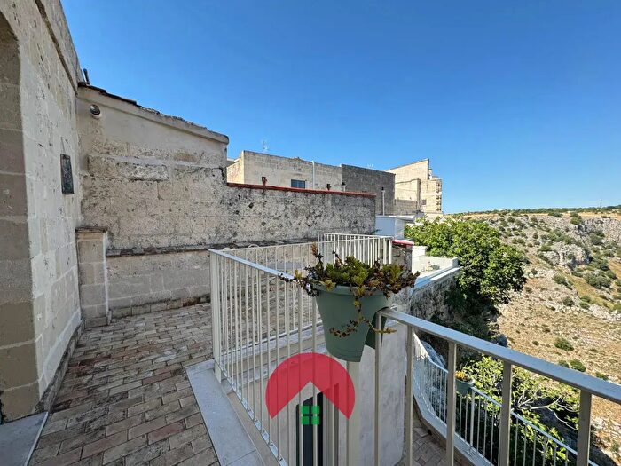 Casa con 5 locali in vendita in Via Santo Stefano, Matera
