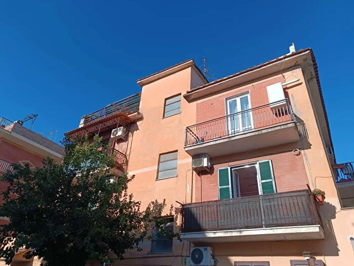 Appartamento quadrilocale in vendita in Via Alfonso Alberghetti, Roma