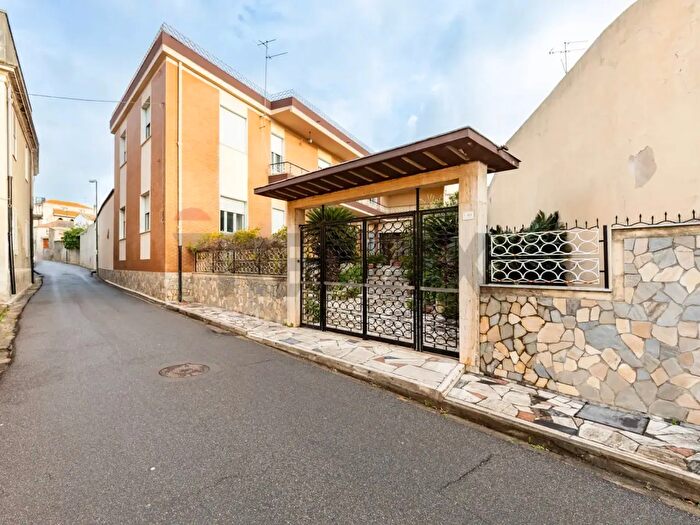Casa con 10 locali in vendita in Serrenti