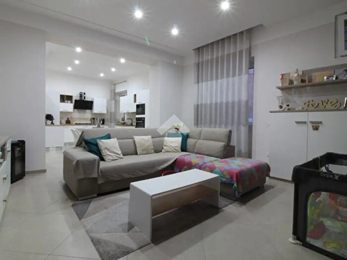 Casa con 6 locali in vendita in Via Santa Croce, Casagiove