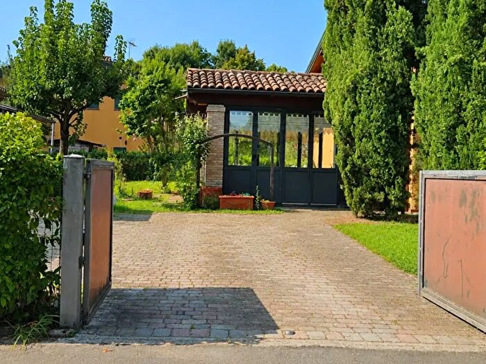 Casa con 5 locali in vendita in Stradello Bernarda, Modena