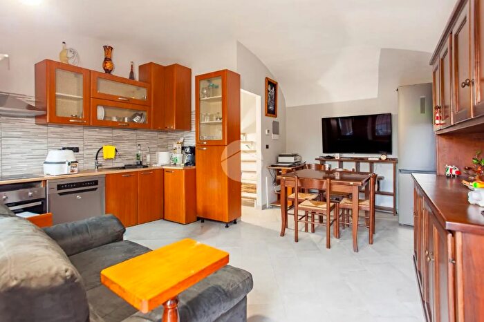 Casa trilocale in vendita in Via IV Novembre, La Cassa