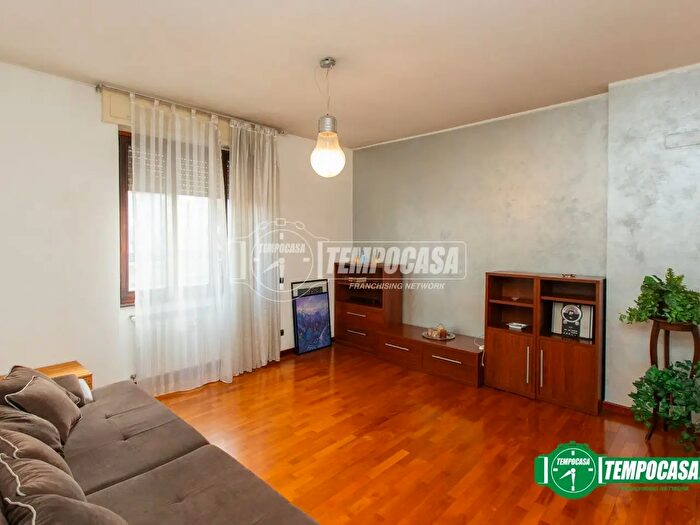 Appartamento trilocale in vendita in Via Emilio Parona, Busto Arsizio