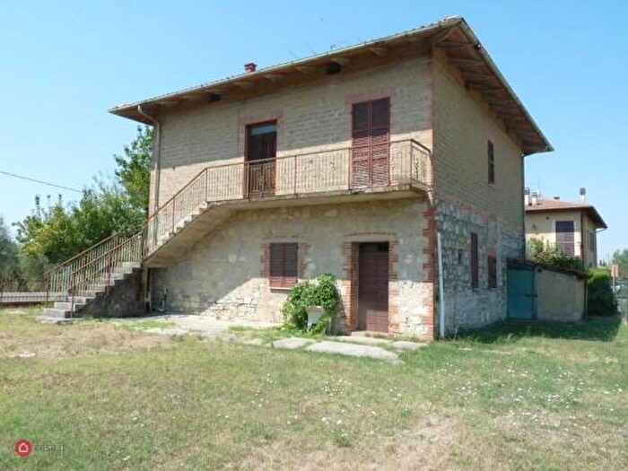 Casa quadrilocale in vendita in Castiglione Del Lago