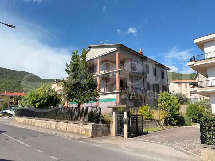 Appartamento quadrilocale in vendita in Via Primo Maggio Snc, Lugnano In Teverina