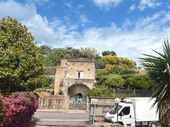 Casa quadrilocale in vendita in Via Montetignuso, Ischia