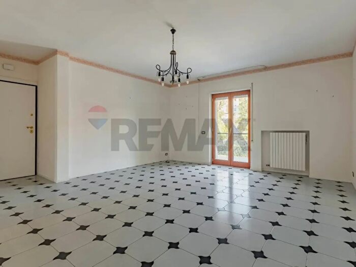 Appartamento trilocale in vendita in Strada San Girolamo, Bari