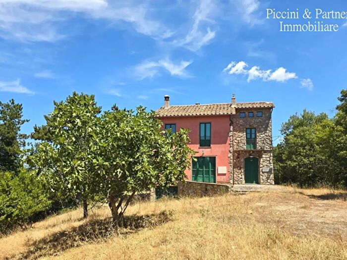 Casa con 12 locali in vendita in Vocabolo Fiatello, San Venanzo