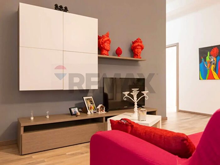 Appartamento con 5 locali in vendita in Via Conte di Torino, Catania