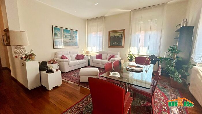 Appartamento trilocale in vendita in Via Antonio Maffi, Milano