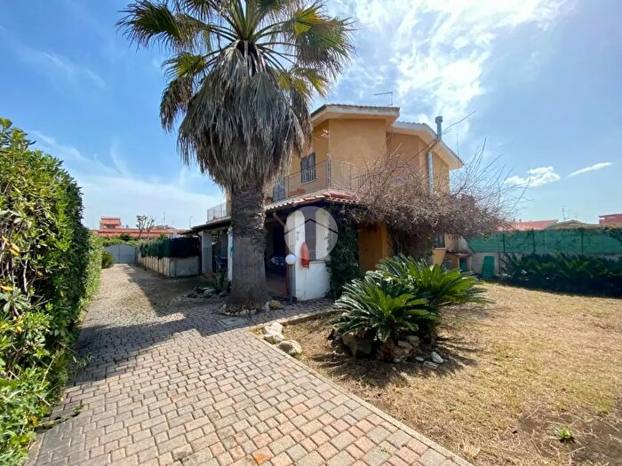 Casa quadrilocale in vendita in Via Nestore, Ardea