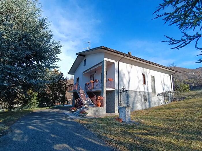 Casa quadrilocale in vendita in Olmi Sopra, Farini