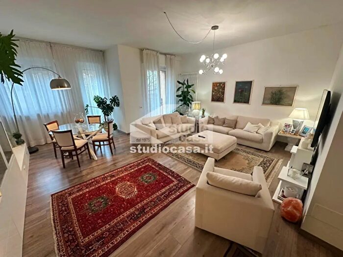 Appartamento trilocale in vendita in Piazza Benvenuti, Crema