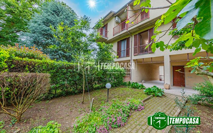 Casa quadrilocale in vendita in Via Pietro Nenni, Pavia