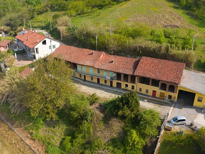 Casa con 10 locali in vendita in Monticello dAlba, Monticello DAlba