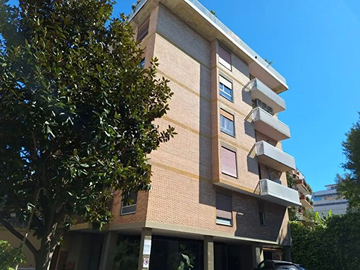 Appartamento con 5 locali in affitto in Via S Evaristo, Roma