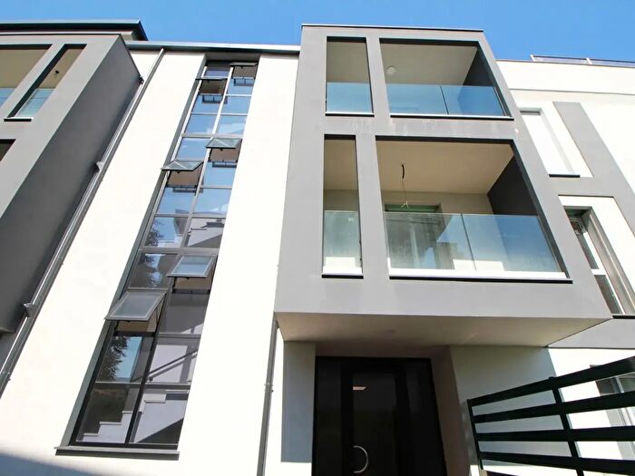 Appartamento trilocale in vendita in Via Giulio Thomas, Legnano