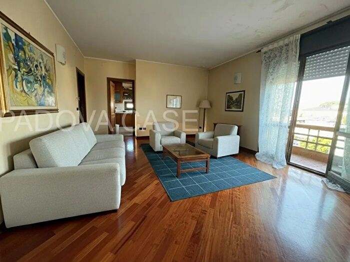 Appartamento trilocale in vendita in Via Beltrame, Padova