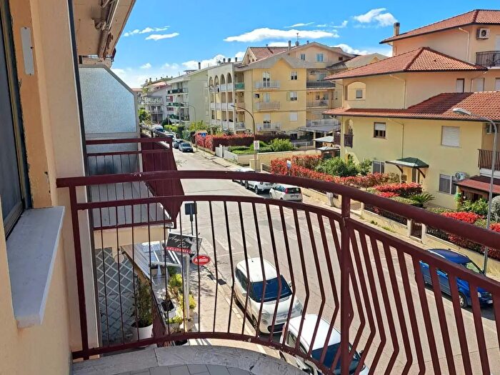 Appartamento con 7 locali in affitto in Via V Bachelet, Fossacesia