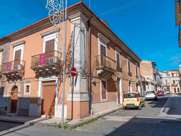 Casa con 7 locali in vendita in Grammichele