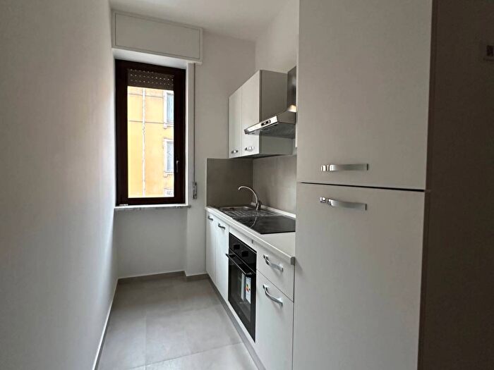 Appartamento trilocale in affitto in Via Antonio Fogazzaro, Montenero, Milano