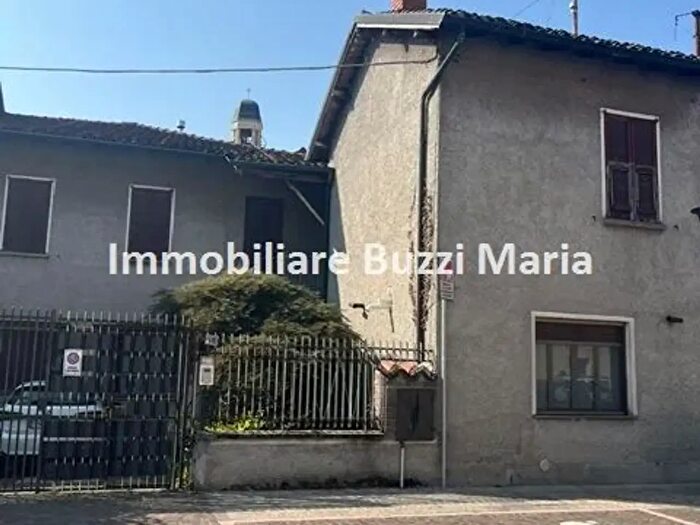 Casa con 7 locali in vendita in Robecchetto Con Induno