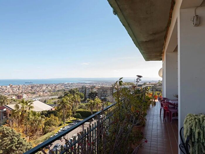 Appartamento con 6 locali in vendita in Tremestieri Etneo