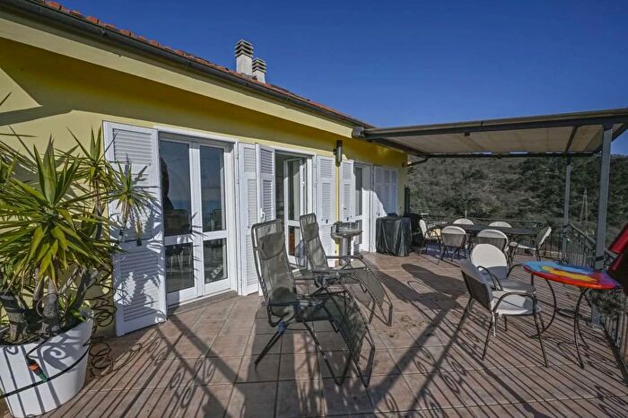 Casa con 9 locali in vendita in Via Mare, Villa Faraldi