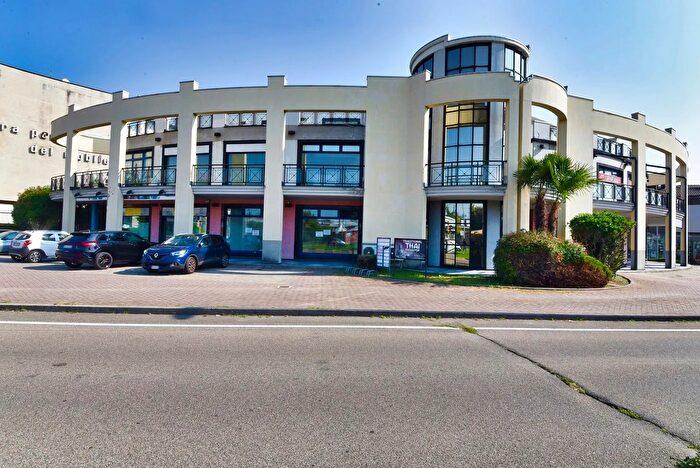 Appartamento quadrilocale in vendita in Via Cesare Battisti, Cesano Maderno