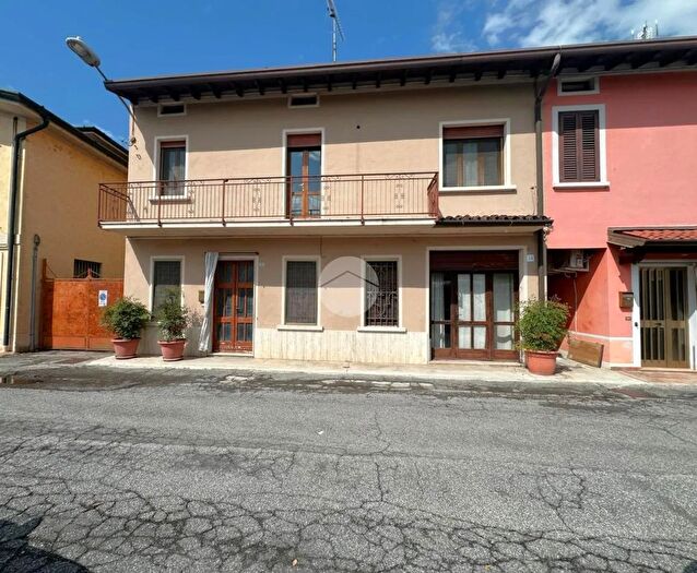 Casa con 5 locali in vendita in Via S Michele, Calvisano