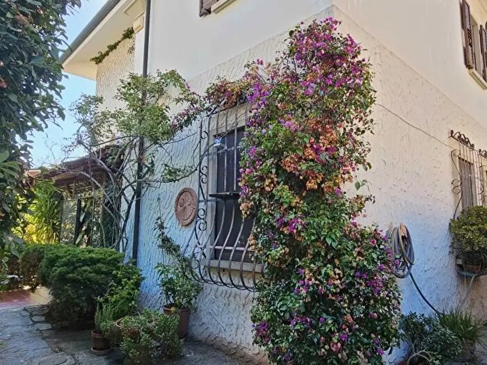 Casa con 11 locali in vendita in Viareggio